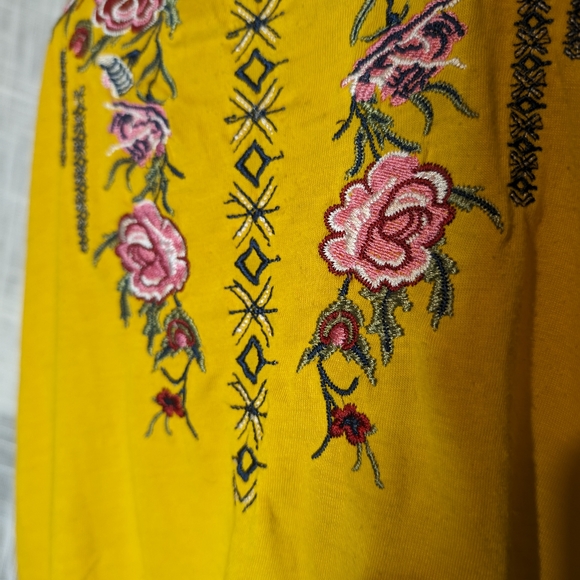 Embroidered Floral Top - Picture 3 of 5